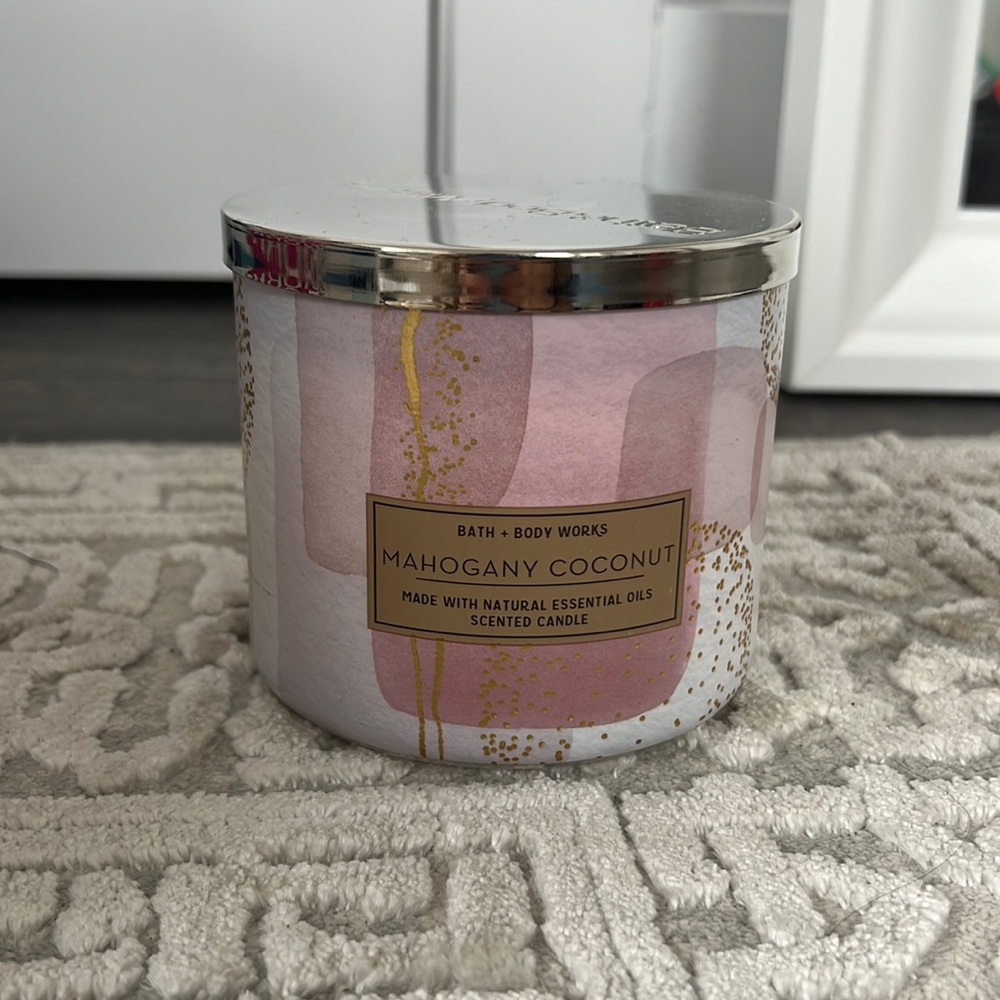 NWT Bath and body works 3-wick candle - mahogany coconut